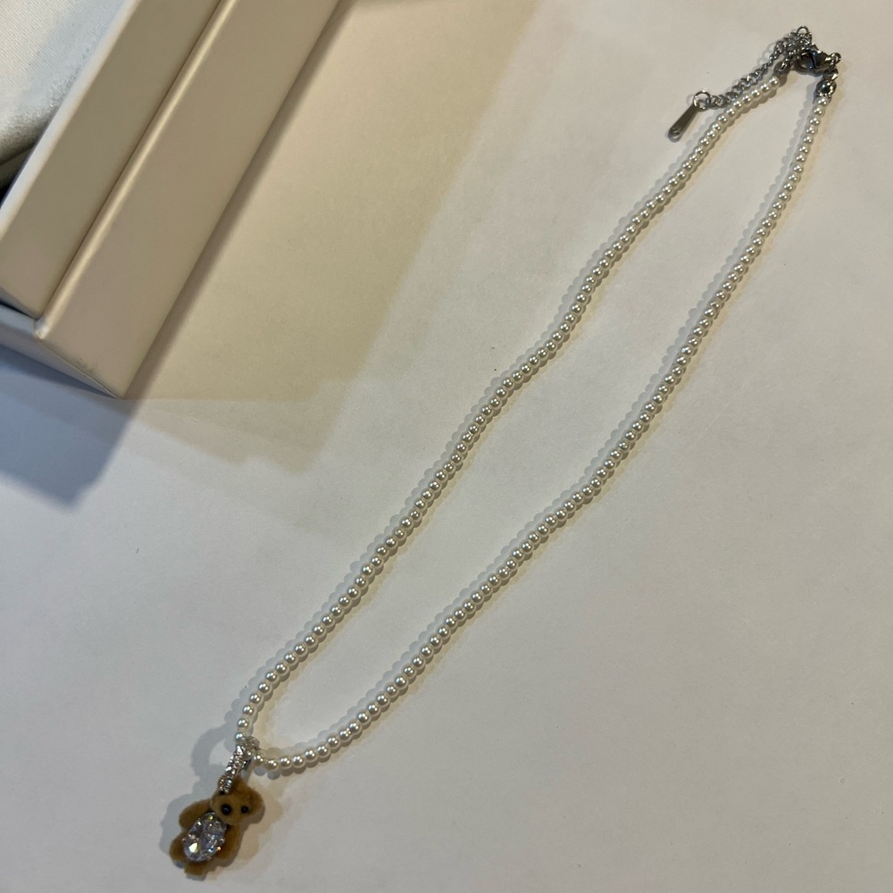 Flocked bear Necklace